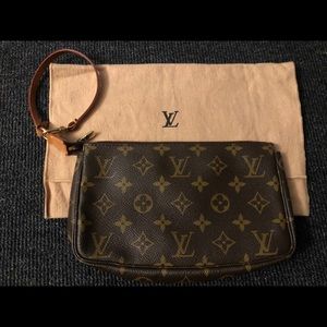 Louis Vuitton Pochette - Authentic